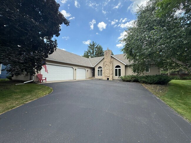 9343 Hillside Trail S in Cottage Grove, MN - Building Photo - Building Photo