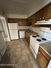 4751 San Jose Manor Dr W in Jacksonville, FL - Building Photo - Building Photo