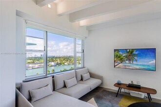 5255 Collins Ave, Unit 12F in Miami Beach, FL - Building Photo - Building Photo