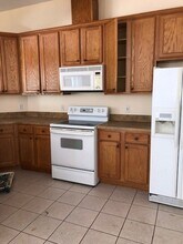 1047 Pk Vw Dr in Tallahassee, FL - Foto de edificio - Building Photo