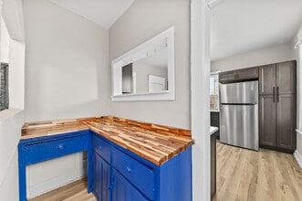 2332 N Holton St, Unit 2332 in Milwaukee, WI - Building Photo - Building Photo