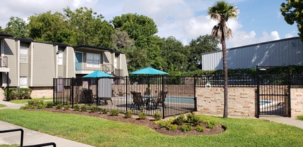 Cedar Bluff Apartments in Pasadena, TX - Building Photo - Building Photo