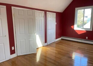 12 Chadwick Rd in Great Neck, NY - Building Photo - Building Photo