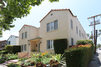 419 S Oakhurst Dr in Beverly Hills, CA - Building Photo - Building Photo