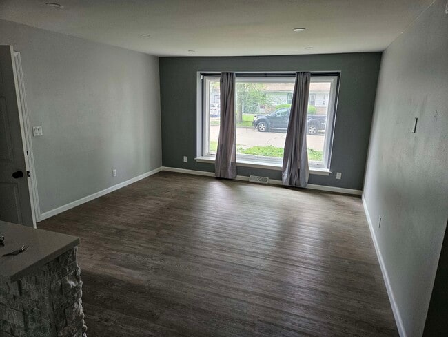 6130 W Fairmount Ave, Unit 6130 W Fairmount ave