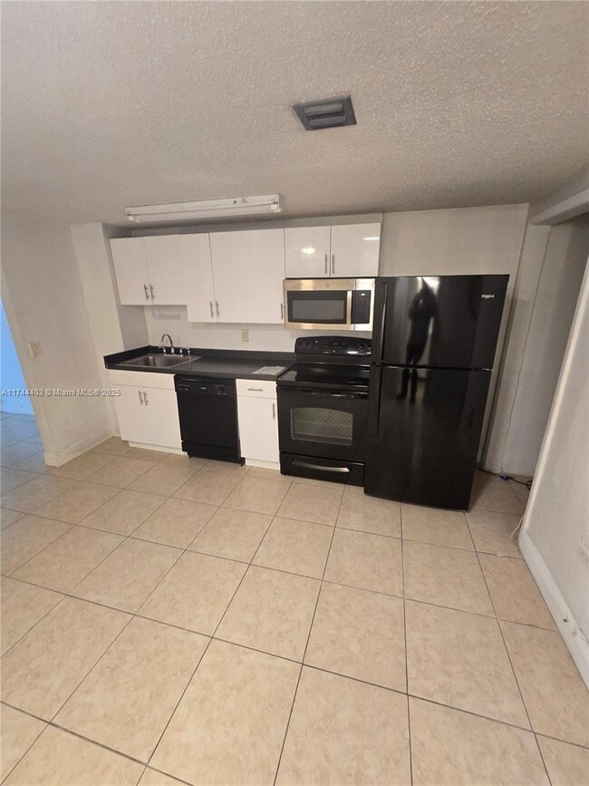 825 Brickell Bay Dr, Unit 849 in Miami, FL - Building Photo - Building Photo
