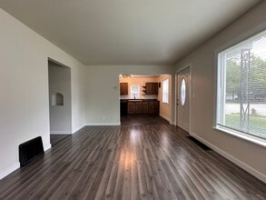 173 Robert St in Clintonville, WI - Building Photo - Building Photo