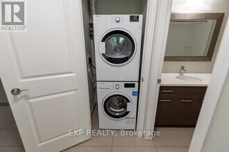 349 Queenston St in St Catharines, ON - Building Photo - Building Photo