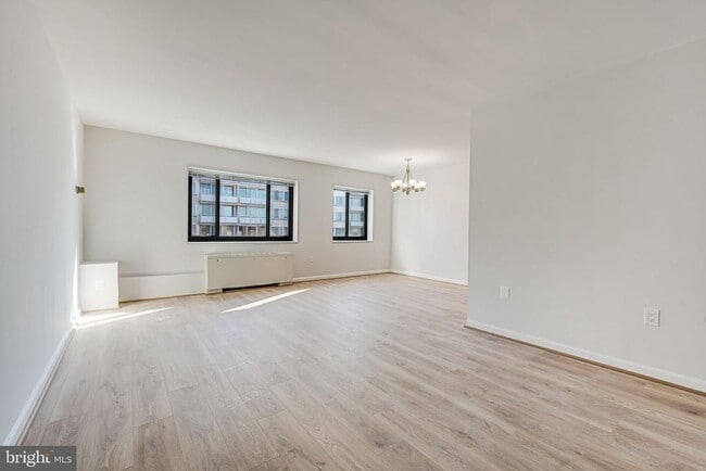 1200 S Arlington Ridge Rd in Arlington, VA - Building Photo - Building Photo