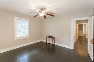 105 N Summit St, Unit A in Greenville, NC - Building Photo - Building Photo