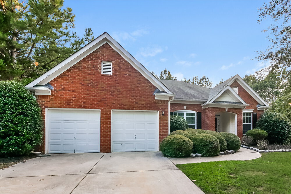 702 Dragonfly Cir in Locust Grove, GA - Building Photo