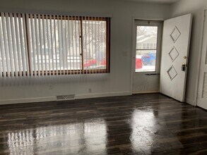 1246 Columbia St in Waterloo, IA - Building Photo - Building Photo