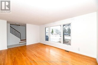 3 Farlane Blvd in Ottawa, ON - Building Photo - Building Photo