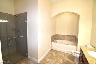1296 Verde Dr in Naples, FL - Foto de edificio - Building Photo
