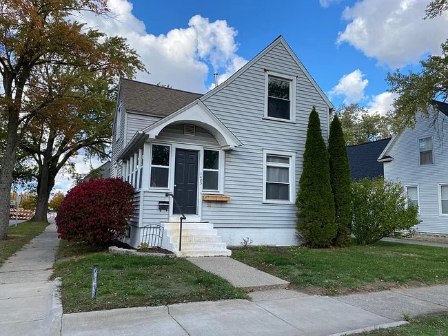 1403 Columbus Ave, Unit Upper Floor Unit in Grand Haven, MI - Building Photo - Building Photo