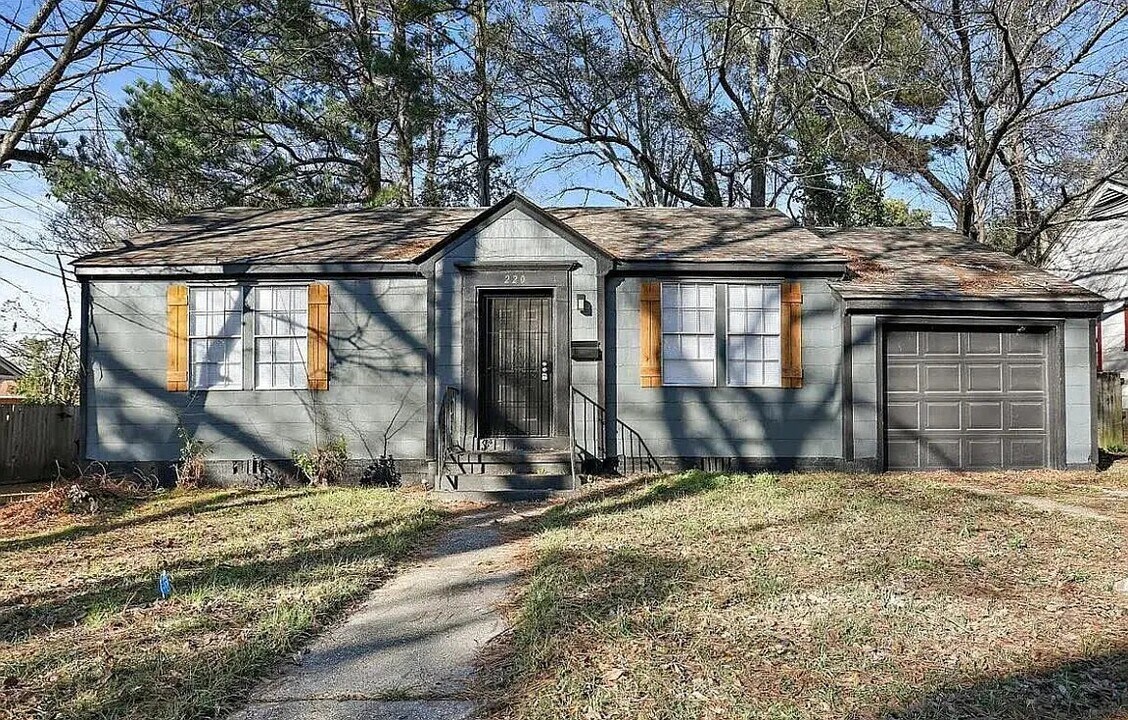 220 Stonewall St in Jackson, MS - Building Photo
