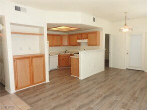 9470 Peace Way in Las Vegas, NV - Building Photo - Building Photo