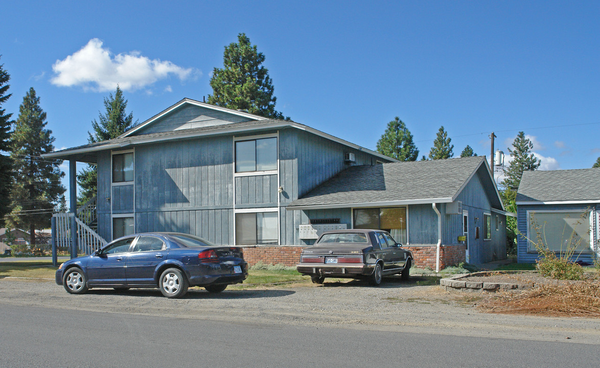 106 W Wedgewood Ave in Spokane, WA - Building Photo