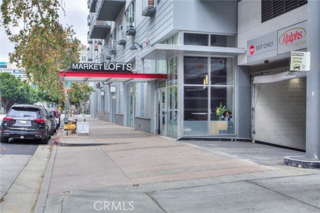 property at 645 W 9th St