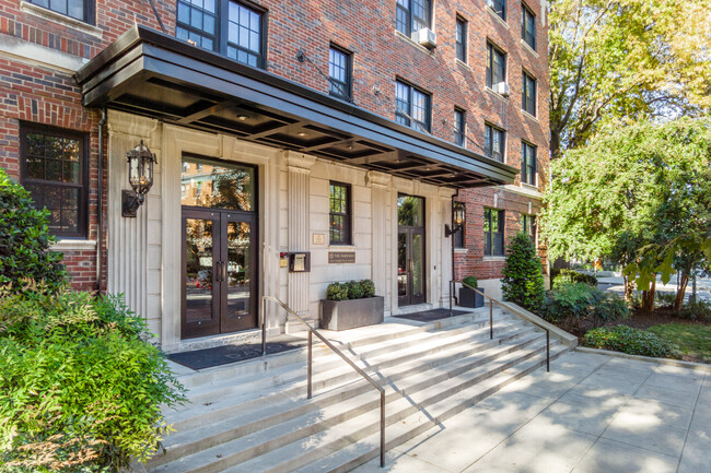 Parkway Apartments in Washington, DC - Foto de edificio - Building Photo