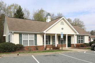 Meadow Park Apartments in Greensboro, NC - Building Photo - Building Photo