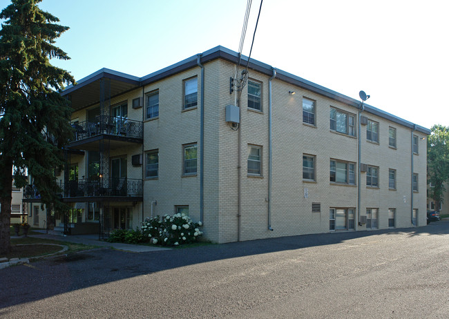 1660 Cumberland in St. Paul, MN - Building Photo - Building Photo