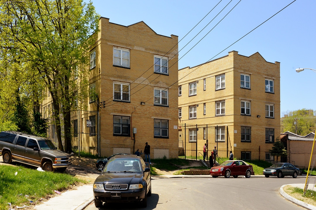 St. Clair Manor in Cincinnati, OH - Building Photo