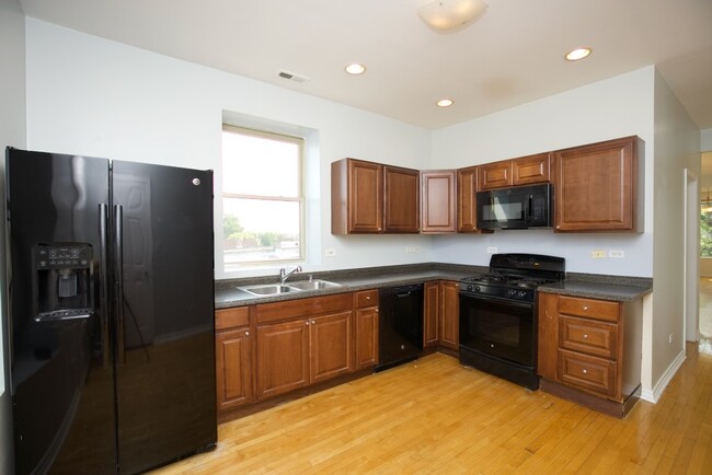 2537 N Kildare Ave in Chicago, IL - Building Photo - Building Photo