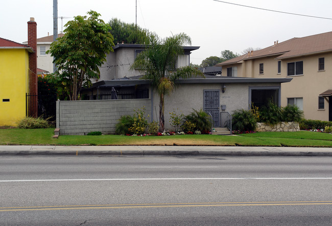 6254 S La Brea Ave in Los Angeles, CA - Building Photo - Building Photo