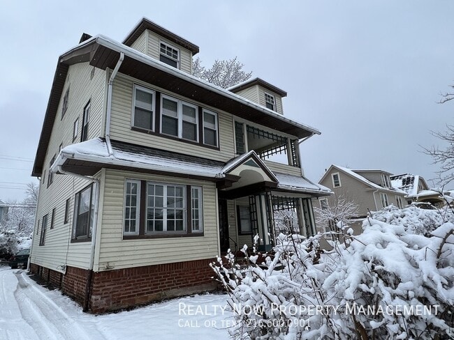 3290 Desota Ave