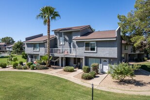 Mountain View Lakes in Phoenix, AZ - Building Photo