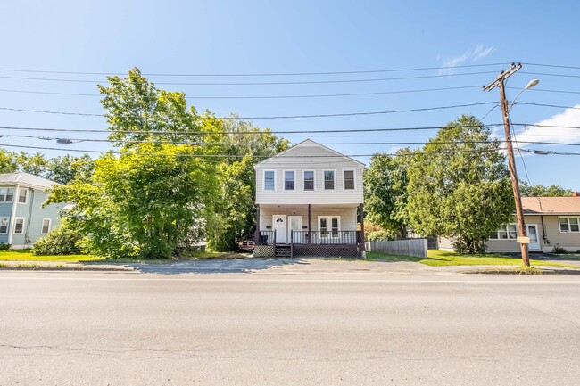 68 North St in Waterville, ME - Foto de edificio - Building Photo