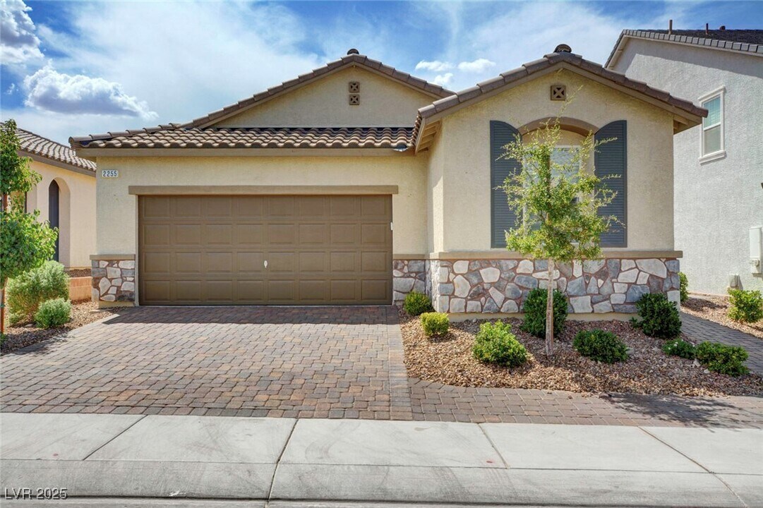 2255 Valdina St in Henderson, NV - Building Photo
