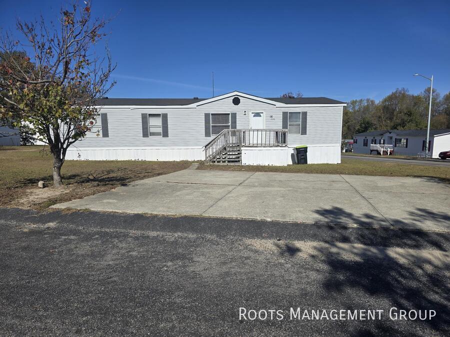 1046 Wildwood Dr-Unit -16 in Fayetteville, NC - Building Photo