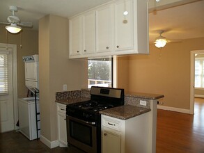 2413 Woodhead St-Unit -B in Houston, TX - Building Photo - Building Photo