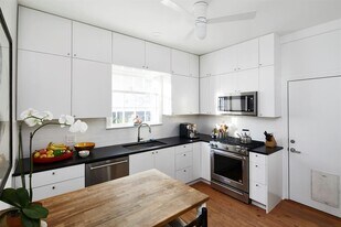 902 W Mary St in Austin, TX - Building Photo