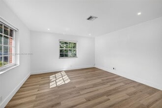 11301 NW 39th St in Coral Springs, FL - Building Photo - Building Photo