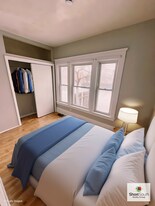 121 Island Ave in Lansing, MI - Building Photo