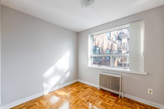Ashby Apartments in Toronto, ON - Building Photo - Interior Photo