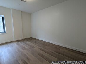 1079 Commonwealth Ave in Boston, MA - Building Photo - Building Photo