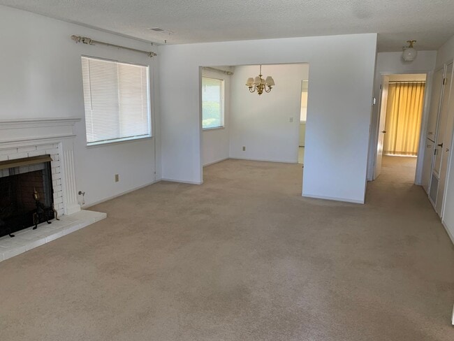 6544 Stone Bridge Rd in Santa Rosa, CA - Building Photo - Building Photo