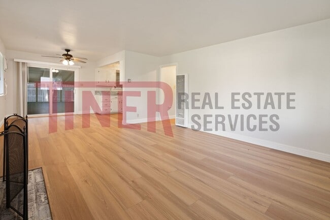 2848 Clover Ln in Sacramento, CA - Building Photo - Building Photo