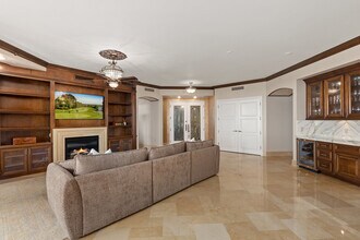 9101 Alta Dr in Las Vegas, NV - Building Photo - Building Photo