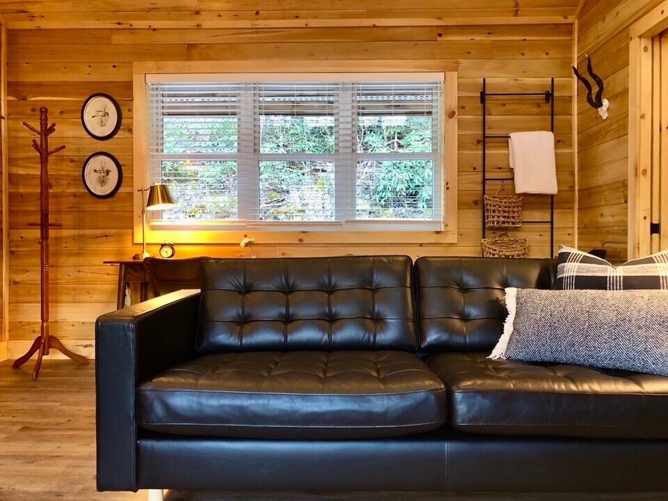 1468 Old Mill Rd in Hendersonville, NC - Building Photo