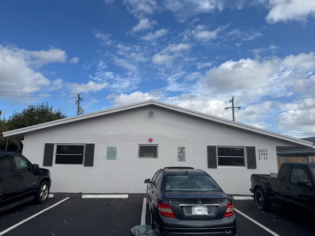 2269 NW 52nd Ct in Fort Lauderdale, FL - Building Photo - Building Photo