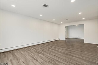 35 Field Rd in Maplewood, NJ - Foto de edificio - Building Photo