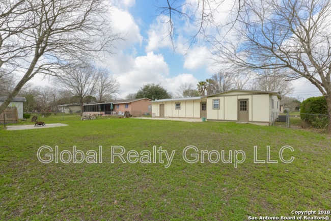 202 Ivy Ln in Universal City, TX - Building Photo - Building Photo