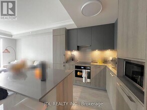 8-518 Water Walk Dr in Markham, ON - Building Photo - Building Photo