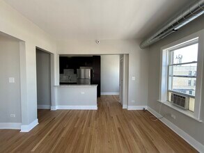 2712 N Milwaukee Ave in Chicago, IL - Building Photo - Building Photo