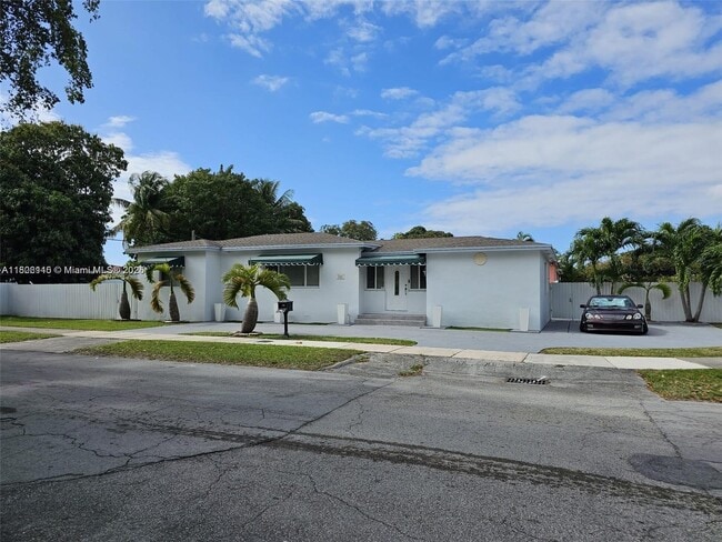 520 NW 30th Ave in Miami, FL - Building Photo - Building Photo